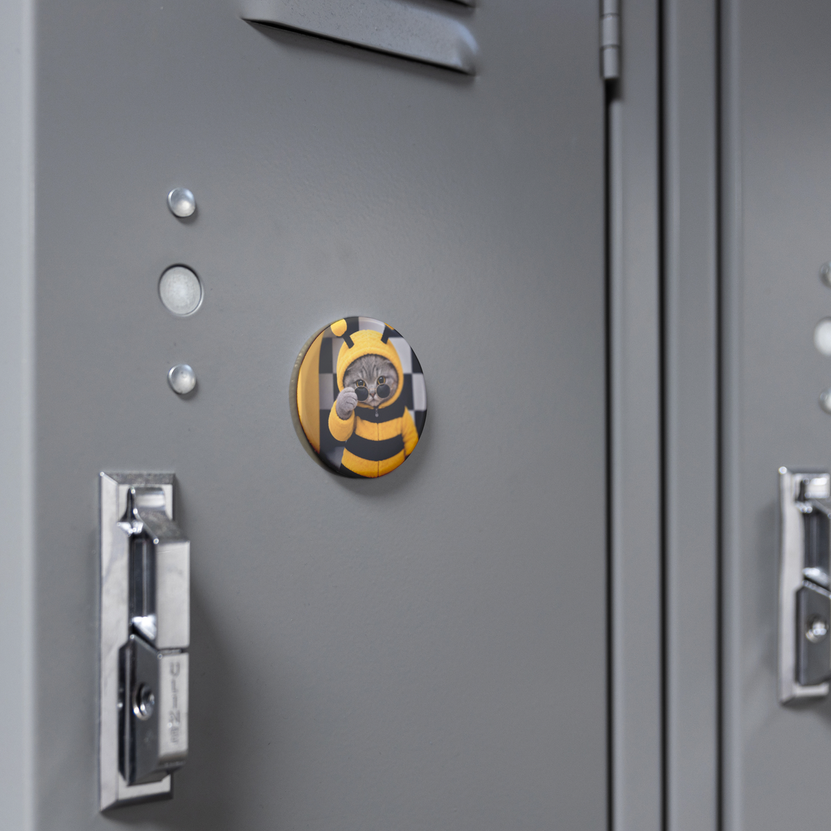 Buzzy_Bee_Round_Button_Magnet_RoundButtonMagnet_Locker_AS_Mockup.png_16050565
