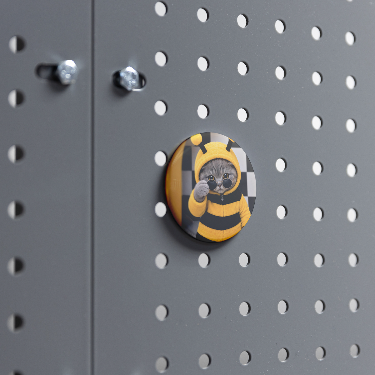 Buzzy_Bee_Round_Button_Magnet_RoundButtonMagnet_Workspace_Mockup.png_16050566