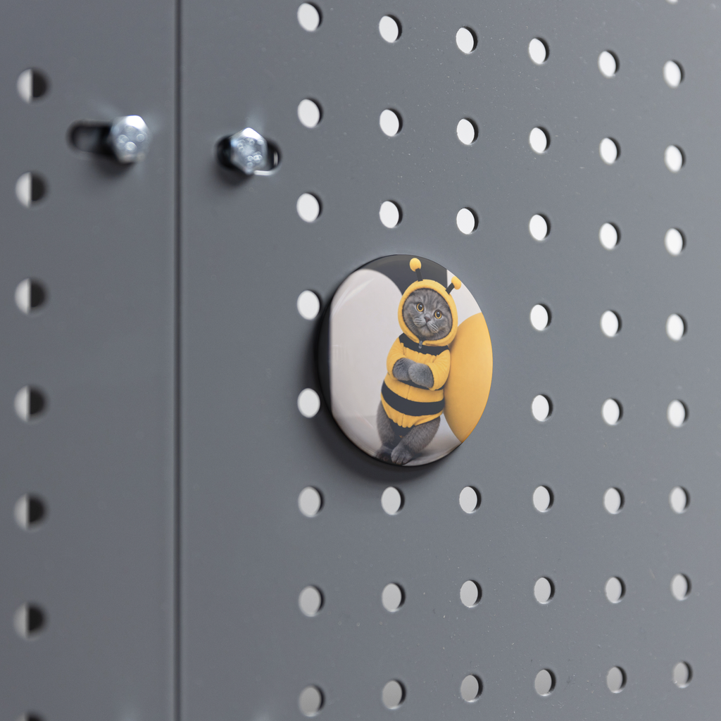 Buzzy_Bee_Round_Button_Magnet_RoundButtonMagnet_Workspace_Mockup.png_16050573