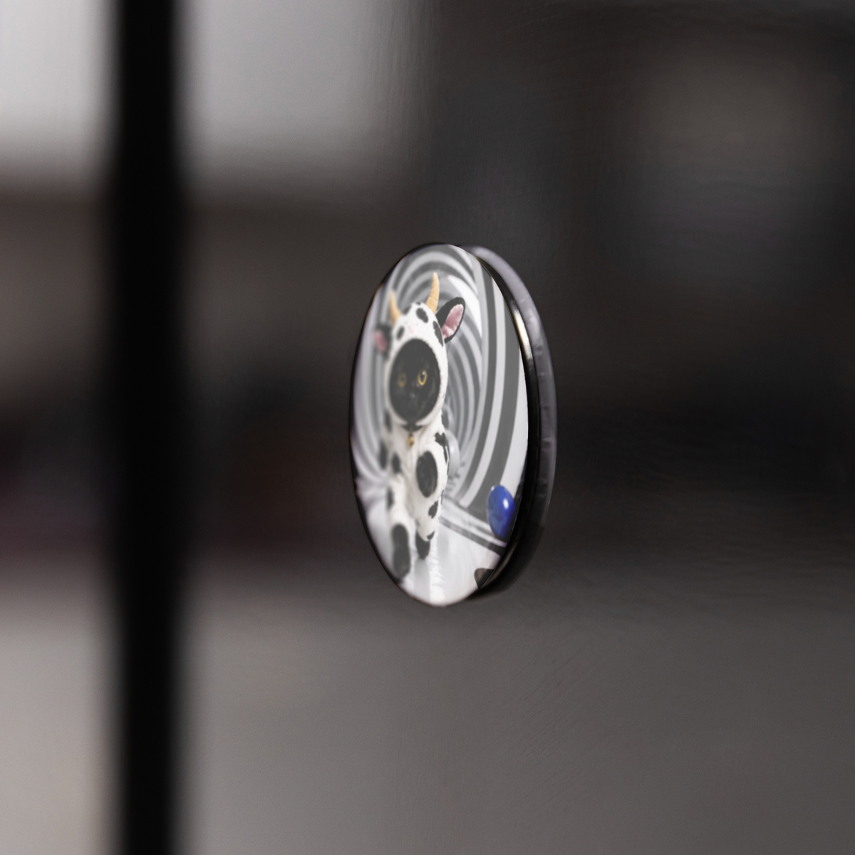 MooMoo_Moments_Round_Fridge_Magnet_RoundButtonMagnet_BlackFridge_AS_Mockup.png_16052148